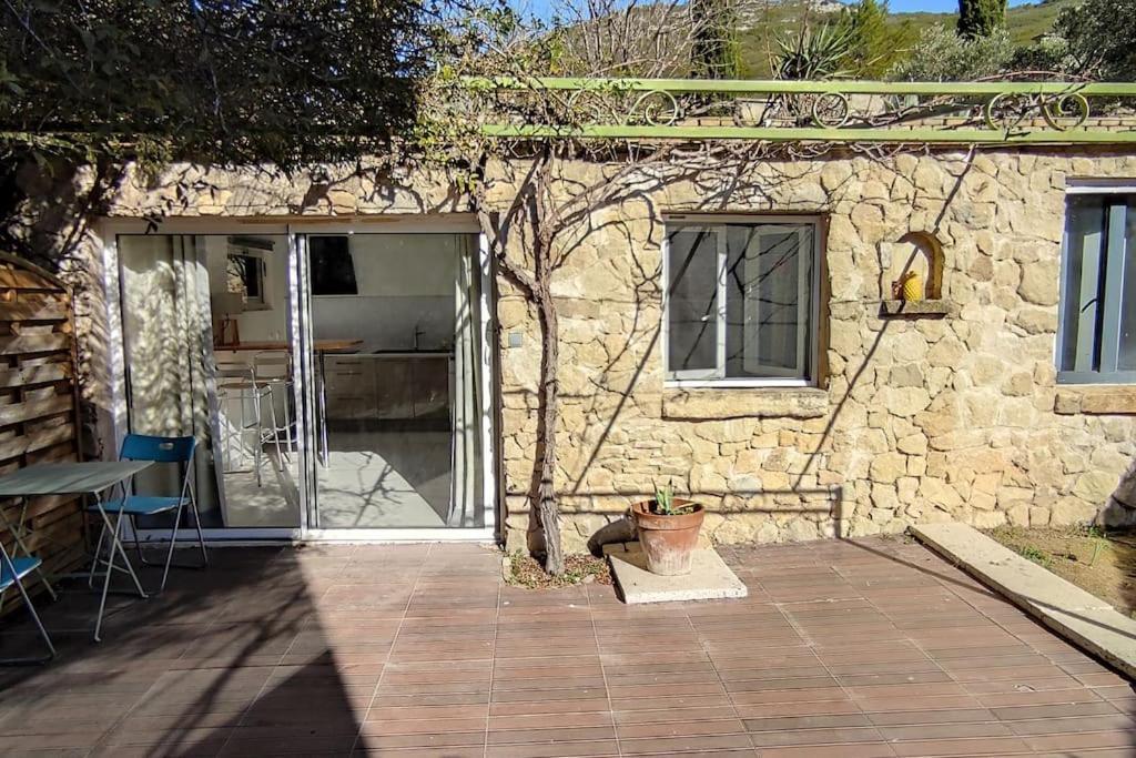 Charmant Studio Independant Dans La Colline Eyguières Dış mekan fotoğraf